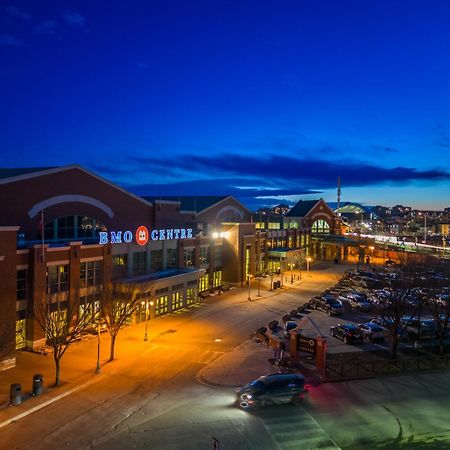 Unbeatable Downtown Experience- Walk To Bars, Casino, Stampede & Saddledome Plus Bonus Banff Pass, Parking & Wine! YYC Eksteriør billede
